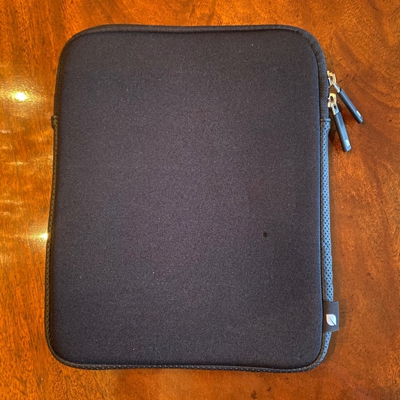 Incase neoprene device protector - Picture 2 of 10